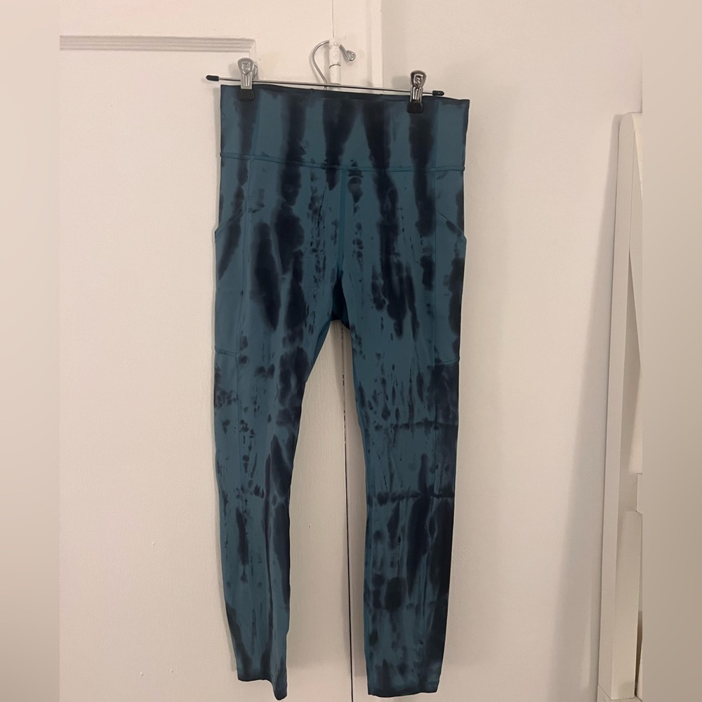 LULULEMON Teal and Balck Tie-Dye Wunder Train Leggings Size: 6